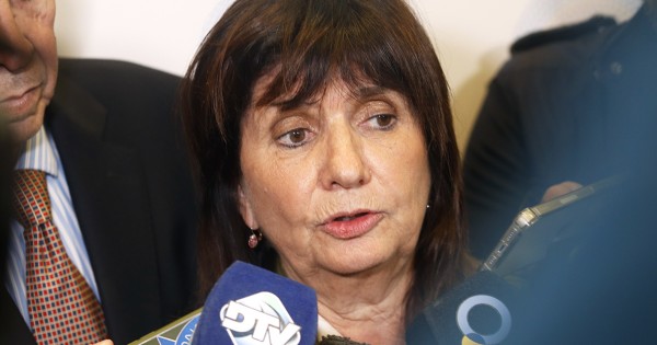 Bullrich quiso justificar el papelón: “el talco se confunde con cocaína”