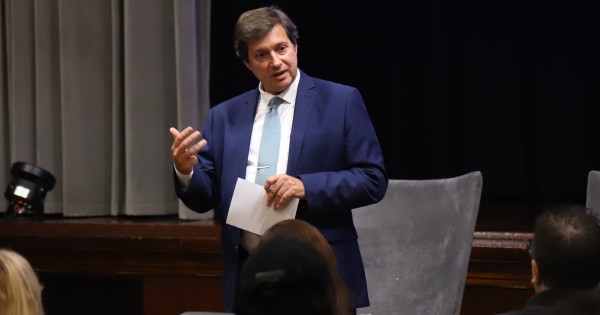 Alertan por el contrabando de teléfonos y notebooks