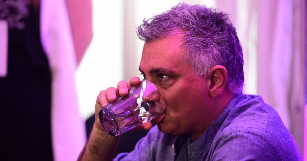 Pareja quiere prohibir que los universitarios de Romo y Caputo usen símbolos libertarios y explotó la interna