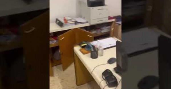 Desconocidos atacaron la sede la UCR y destrozaron la oficina de Lousteau