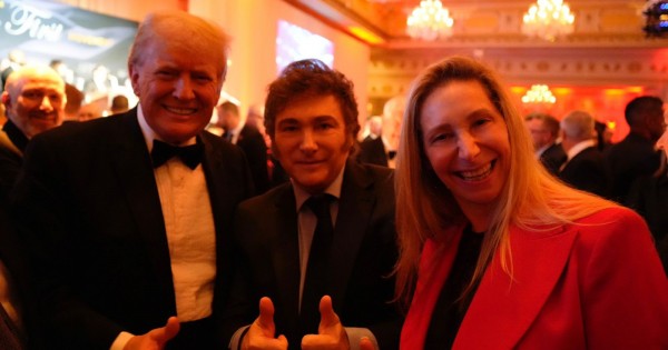 A Milei le cortaron el micrófono en el evento de Trump