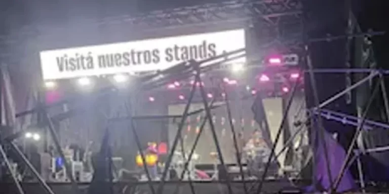 Santa Fe: se cayó un escenario en un festival de música y murió una mujer