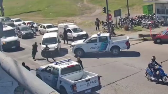 Policía se enfrentó con cuatro delincuentes: tres detenidos y uno murió