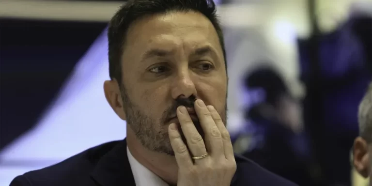 Luis Petri anunció el despido del jefe de la Fuerza Aérea