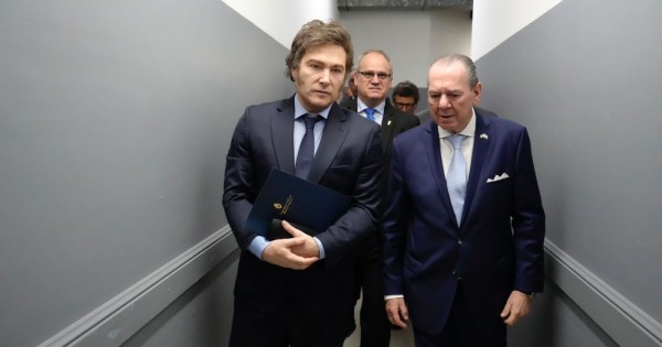 Polémica porque no dejaron entrar periodistas al acto de Milei con la cámara israelí