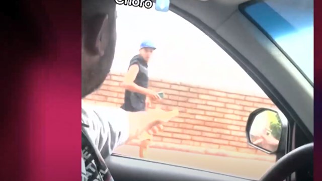 Convenció al ladrón para devolviera el celular