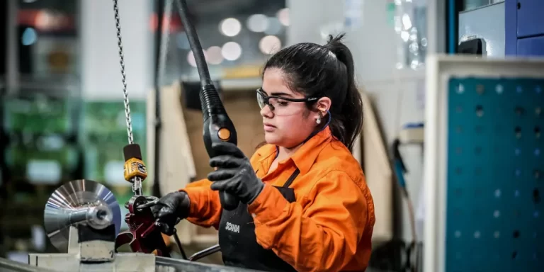 La actividad económica cayó 3,3% interanual en septiembre
