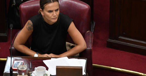 Santiago Caputo cruza el armado de Karina en Santa Fe y fuerza una reconciliación de Granata y Milei