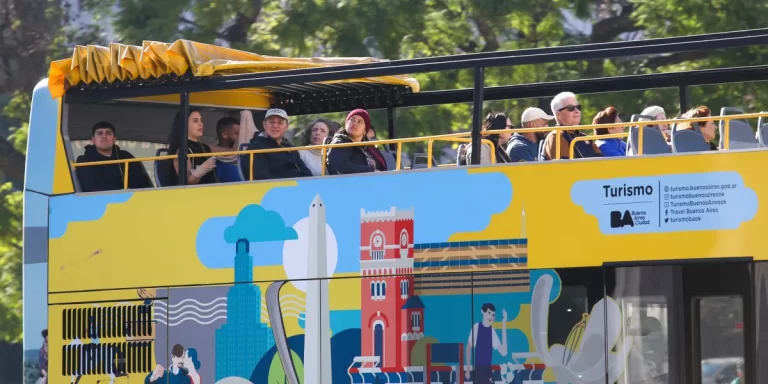 El ingreso de turistas cayó 30,3% interanual en octubre