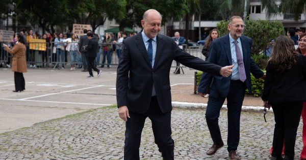 Perotti cerca de habilitarle la reelección a Pullaro y en el PJ amenazan con la expulsión