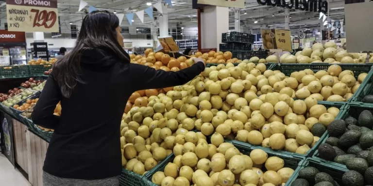 Informes privados estiman que los alimentos subieron un 2,3% y 2,8% en noviembre