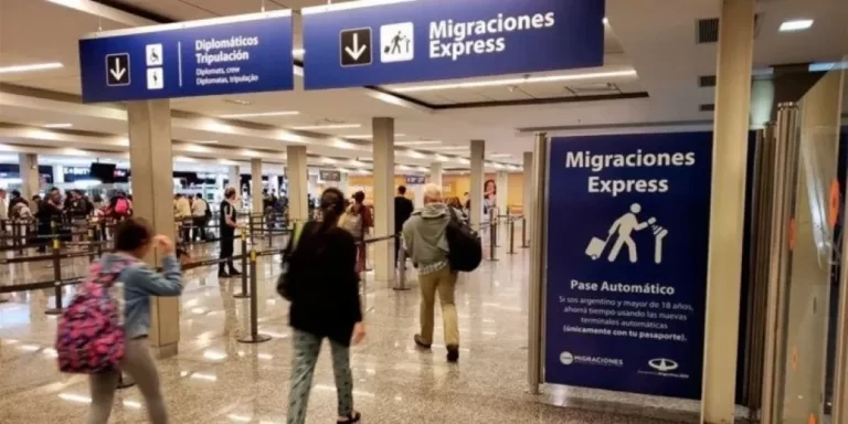 Octubre: los argentinos gastaron USD 562 millones en el exterior