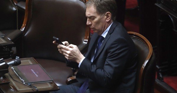 La decisión de Santilli, un límite a la idea de Macri de enfrentar a Milei