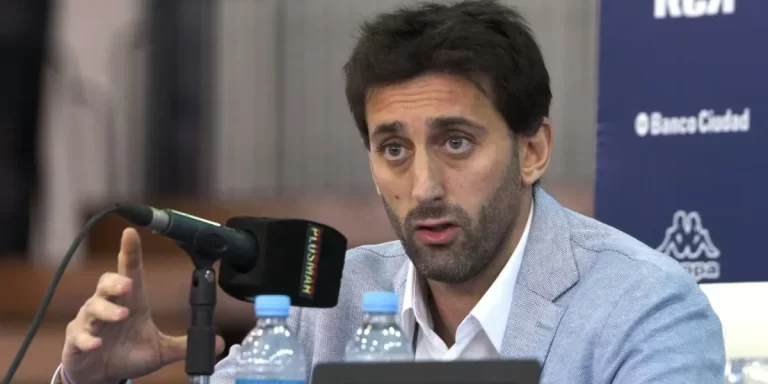 Elecciones en Racing: Milito anunció al ídolo que lo acompañará como director deportivo