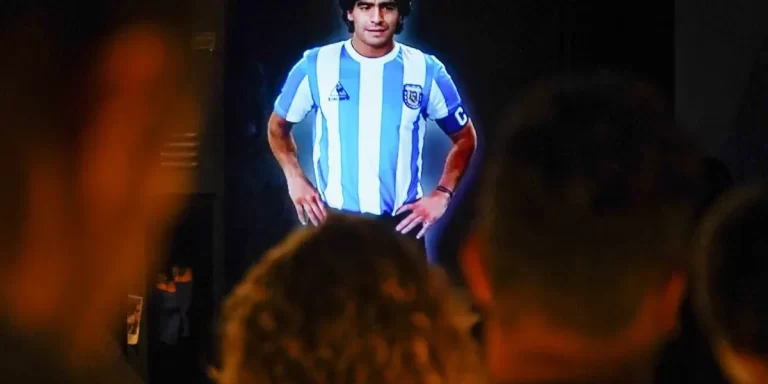Cómo es “Diego Eterno”, la muestra interactiva que recorre la vida del Diez