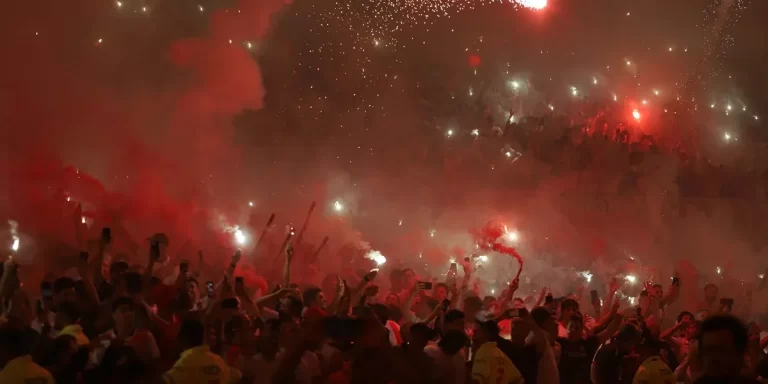 Conmebol sancionó a River y Racing por los recibimientos en la Copa Libertadores y Sudamericana