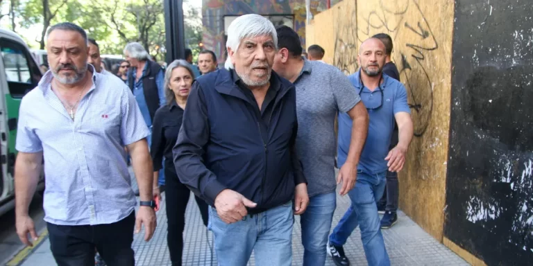 Hugo Moyano volverá al triunvirato de la CGT tras la salida de su hijo Pablo