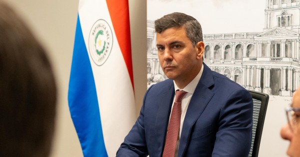 Peña dice que los paraguayos sin documentos en Argentina son minoría y defiende la decisión de Milei