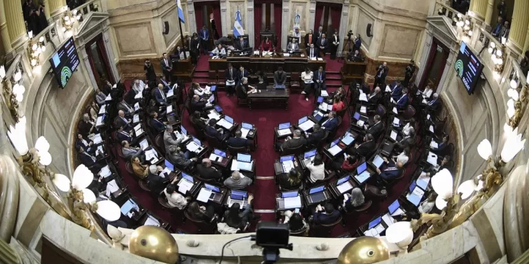 El arancelamiento sanitario y universitario a extranjeros se debatiría en sesiones extraordinarias