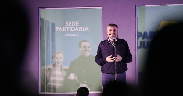 Máximo convocó a Kicillof, Cristina y Massa a una reunión del PJ bonaerense