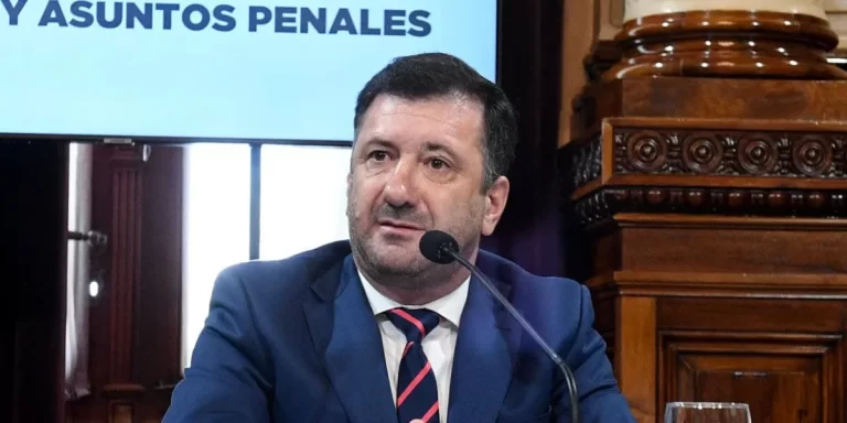 Edgardo Kueider fue imputado y quedará bajo arresto domiciliario en Paraguay