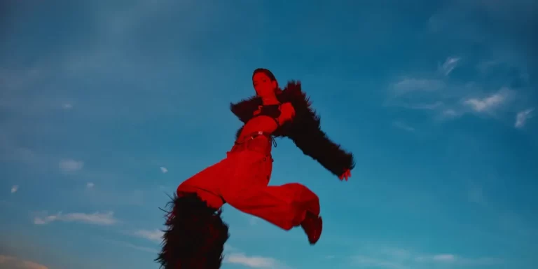 Tini lanzó “El Cielo” y renueva su sonido