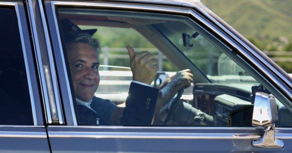 Llaryora inaugura dos autovías y rompe el bloqueo a la obra pública de Milei