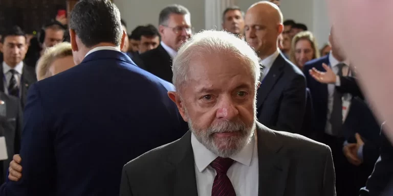 Operaron de urgencia a Lula por una hemorragia intracraneal