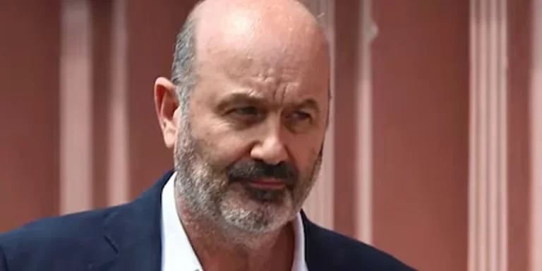 Sturzenegger le bajó el tono al anuncio de Milei de reducir 90% los impuestos