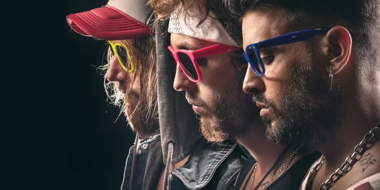 El grupo español Bombai estrenó “Verano del 19” junto a Coti