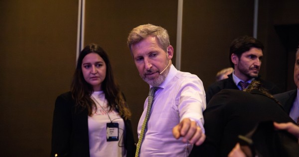 Hidrovia: Frigerio proyecta crear un puerto en Entre Ríos tras el compromiso de Milei de mejorar el dragado