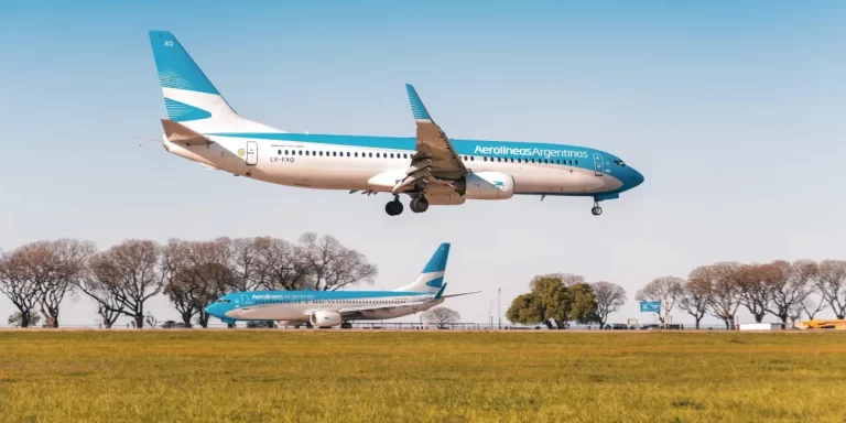 Argentina condenada a pagar 400 millones de dólares por la nacionalización de Aerolíneas