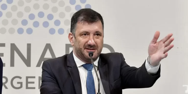 Kueider: “Es inaudito que el Senado quiera echarme, el dinero no estaba en mi mochila”