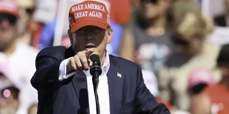 Donald Trump analiza privatizar el servicio postal de Estados Unidos