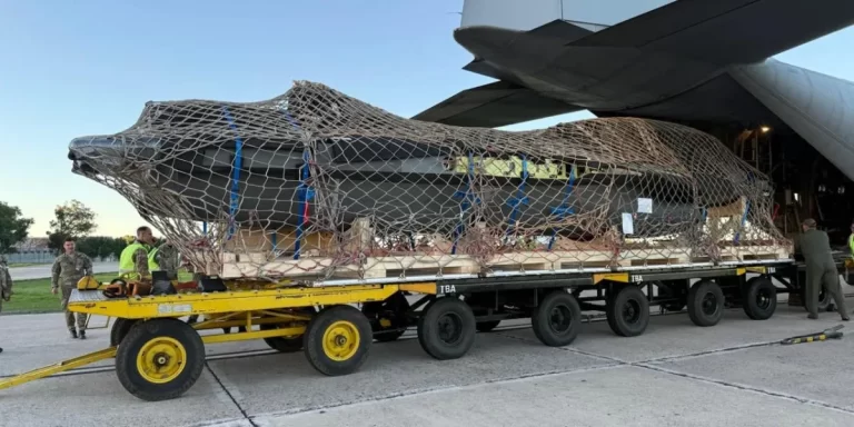 Llegó el primer avión F-16 para la Fuerza Aérea Argentina