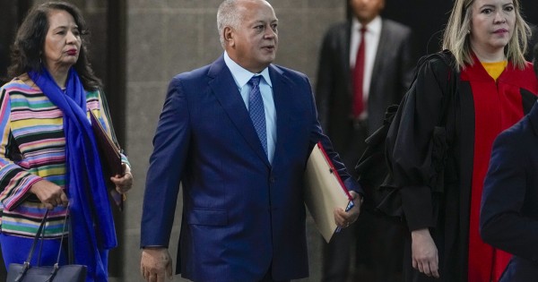 El 2 de Maduro confirmó la detención del gendarme y acusó a Bullrich de fascista