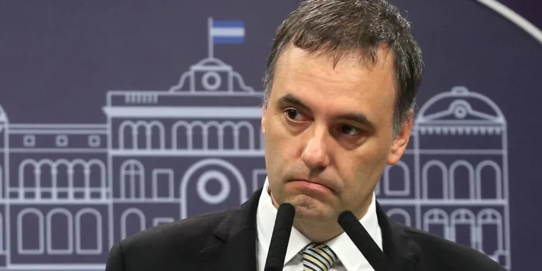 El Gobierno anunció el despido de 2.400 empleados contratados del Ministerio de Justicia