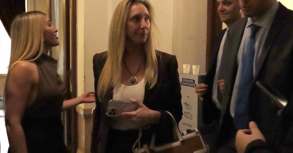 Karina prohíbe a la prensa en su acto y los Menem quieren que sea la candidata muda