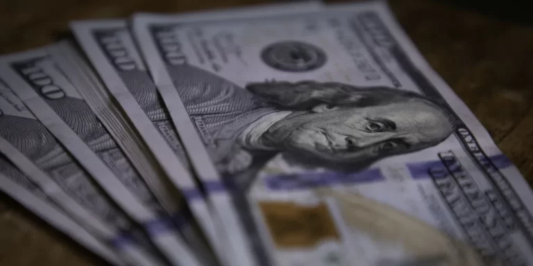 El dólar blue sigue subiendo y superó los $1.200: a cuánto cotiza este miércoles