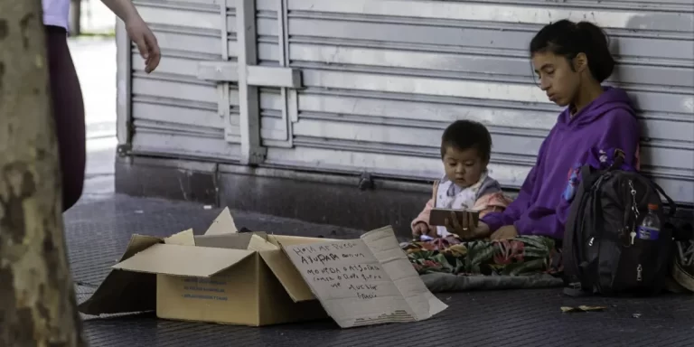 El Gobierno informó una baja en la pobreza al 38,9% en el tercer trimestre