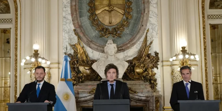 Javier Milei presentó un plan nuclear en una ceremonia en la Casa Rosada
