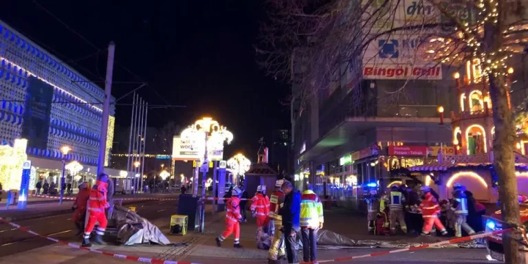 Dos muertos y decenas de heridos en un atentado contra un mercado navideño en Alemania