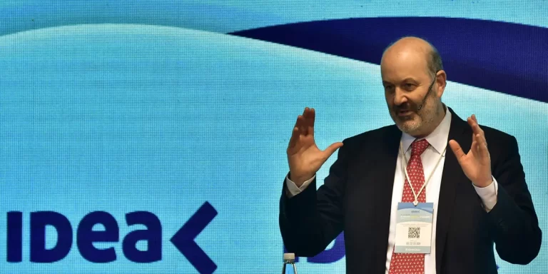 Festeja Sturzenegger: difundieron el listado de las 200 áreas del estado que desaparecieron