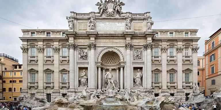 Reabrió la Fontana di Trevi y limitarán la cantidad de turistas que la visiten en simultaneo