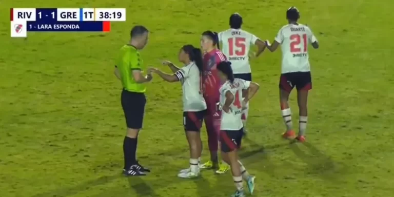 Escándalo entre jugadoras de River y Gremio: gestos racistas, sanción y detenidas