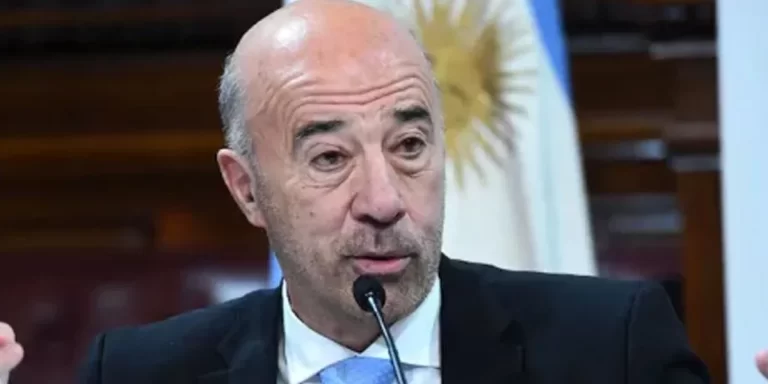 Gendarme detenido: El Gobierno denunció por traición a la patria a ex embajador en Venezuela