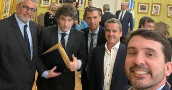 Estalló la interna radical tras el encuentro con Milei: “Les empaparon las medias de tanto succionarla”