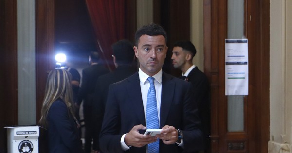 Picat, furioso porque De Loredo le pisa la franquicia UCR peluca en Córdoba