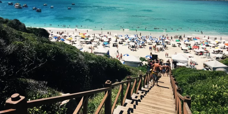Alerta en Brasil: el mar contaminado afecta a gran cantidad de turistas