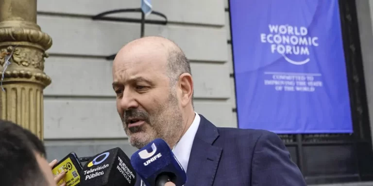 Federico Sturzenegger confirmó que 36.000 empleados públicos perdieron su trabajo